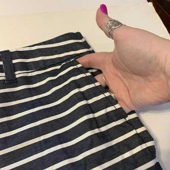 Women’s Ann Taylor Khaki Shorts Size 12 Navy Blue Cotton 4” Chino - Picture 3 of 6